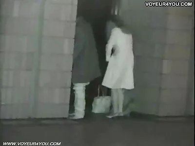 Quả bo chong con dau nhat ban bóng lớn và một vòi nước khổng lồ