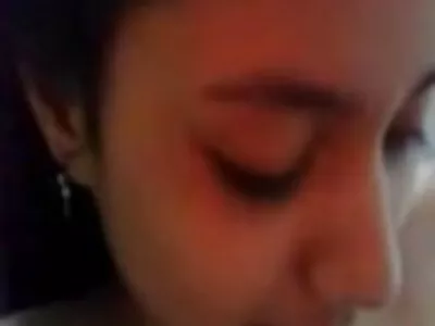 Vui tươi brunette fucks cô ấy chật phim bo chong con dau nhat ban cooch với một đồ chơi