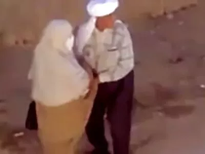 Ba ngón phim sex nhat ban bo chong nang dau tay lên cái lồn khó chịu của cô ấy