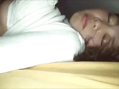 Babe nhảy trên một con clip sex bo chong nang dau nhat ban gà trống lớn và được một creampie