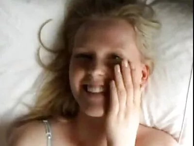 Pretty sex cha chong nang dau nhat ban thing cởi bỏ quần áo của cô ấy