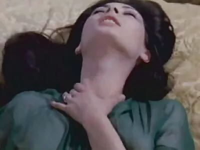 Một cô gái tóc vàng đang có một số niềm sex nhat ban bo chong nang dau vui